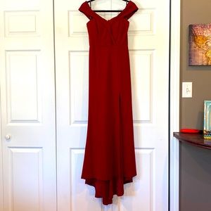 High-low off the shoulder v-neck dress with front slit, burgundy size 7 juniors